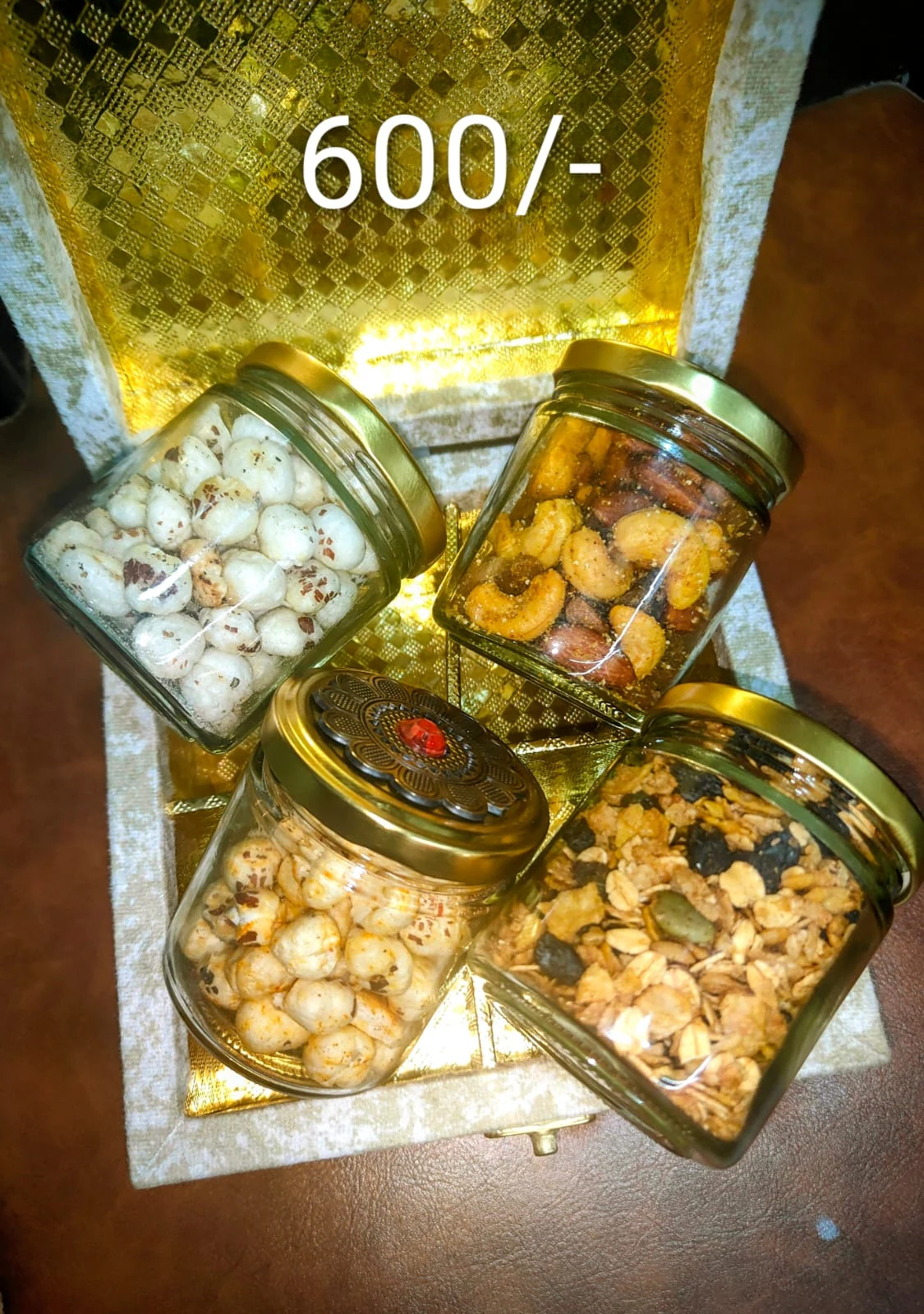 Tattvana velvet 4-jar gift box with assorted snacks